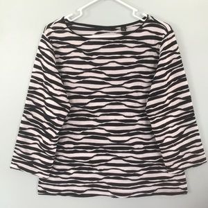 Classy, round neck, black and white top.